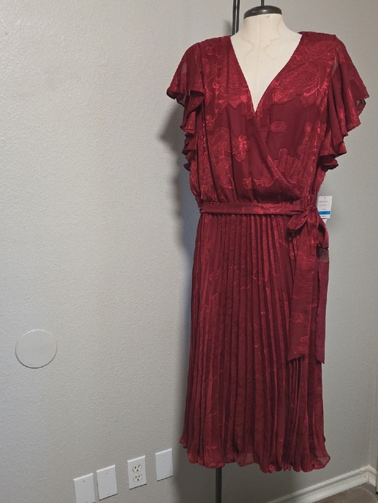 Dresses & Skirts - Women's Burgundy V-Neck Pleated Wrap Dress